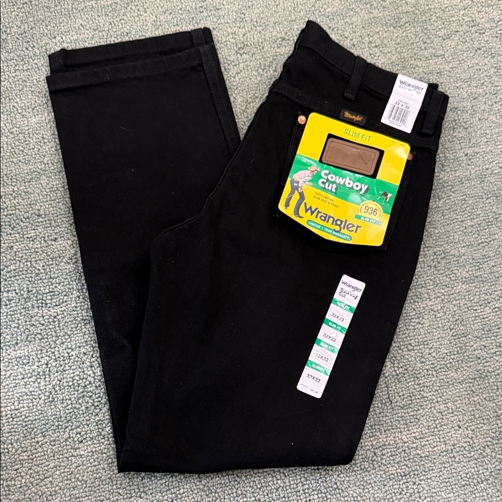 *NWT - Men,s Wrangler Jet Black Cowboy Cut Jeans (sz 32x32)